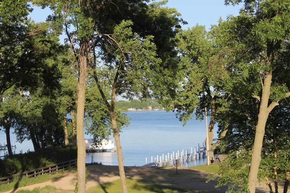 Okoboji Commons Hotel Buitenkant foto